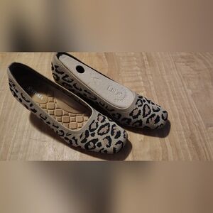 Vivaia Margot Wedge  Leopard Print Women's - Tan and Black Side 41.5 / 10